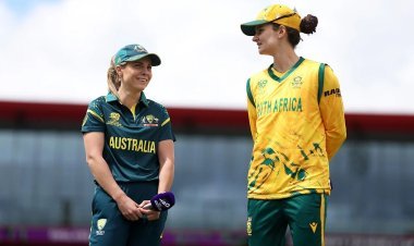 AUSTRALIA SPINS OUT SOUTH AFRICA TO SET UP A FACILE WIN
